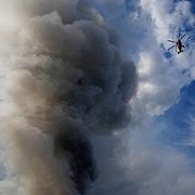 Illustrationsbild. Bilden visar en annan brand i ett Ozon-lager, som inte har med nattens attack att göra.