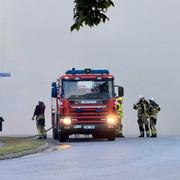 Brandbil vid annan utryckning i Hultsfred. Arkivbild. 