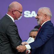 Saabs vd Micael Johansson och Brasiliens president Lula da Silva.