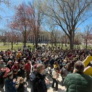 Utanför Harvard den 17 april.