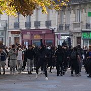 Demonstrerande elever i Paris.