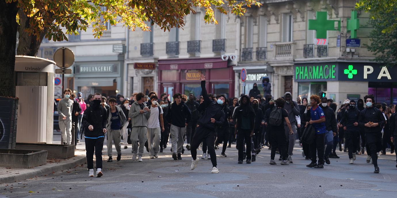 Demonstrerande elever i Paris.