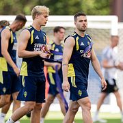 Lucas Bergvall och Gabriel Gudmundsson under torsdagens träning. 