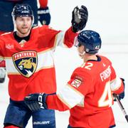 Florida Panthers Sam Bennet gav segerpassnigen till Gustav Forsling. 