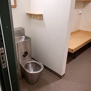 På anstalten i Rosersberg förbereds en avdelning för barn och ungdomar.