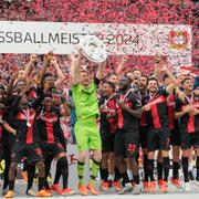 Bayer Leverkusen firar Bundesligasegern. 