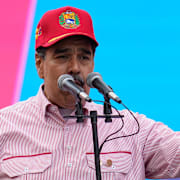 Venezuelas president Nicolas Maduro är eftersökt av USA och har erbjudits lämna Venezuela. 