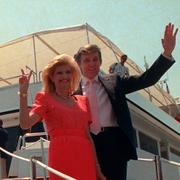 Ivana och Donald trump framför lyxyachten ”The Trump Princess”, 4 juli 1988. Illustrationsbild.