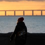 Öresundsbron är hittills den enda fasta förbindelsen till Danmark. 