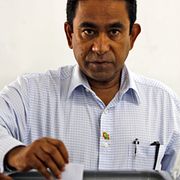 Abdulla Yameenm röstar.