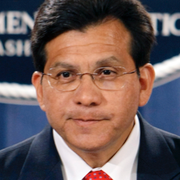 Trumpsupportrar som protesterar mot valresultatet i Texas/USA:s tidigare justitieminister Alberto Gonzales.