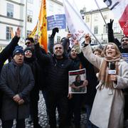 Demonstranter utanför Svea hovrätt på tisdagen. 