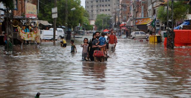 Översvämning i Hyderabad, Pakistan. Pervez Masih / TT NYHETSBYRÅN