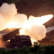 Sydkoreas armé testar MLRS vid en militärövning, juni 2009.