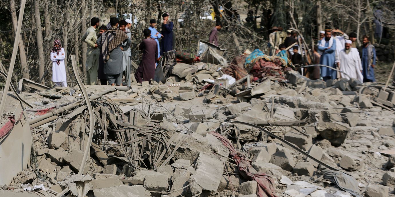 Ett förstört hus i östra Afghanistan efter en pakistansk bombning tidigare i veckan.