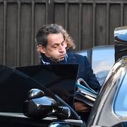 Bild från tisdagen: Nicolas Sarkozy kliver in i en bil.