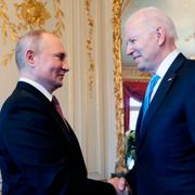 Vladimir Putin och Joe Biden, arkivbild från 2021. 