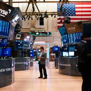 Investerare uttrycker oro för USA:s statsskuld, skriver Reuters.