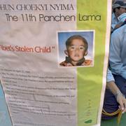 Tibetaner demonstrerar till stöd för Panchen lama.