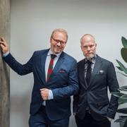 
 Programledarna Fredrik Lindström och Kristian Luuk 2017.