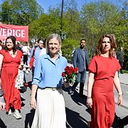 Socialdemokraternas partiledare Magdalena Andersson (S) tågar i partiets första maj-tåg från Humlegården till Norra Bantorget i Stockholm.