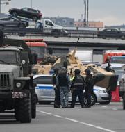 Polis i Moskva under lördagen. AP