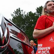 Protester mot nedskärningar på Volkswagen.
