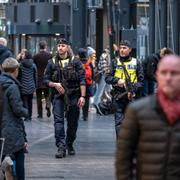 Poliser patrullerar i Malmö i december 2023.