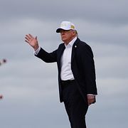 USA:s president Donald Trump anländer till Irland.