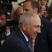 Armeniens sittande premiärminister Nikol Pashinyan röstar i huvudstaden Jerevan.