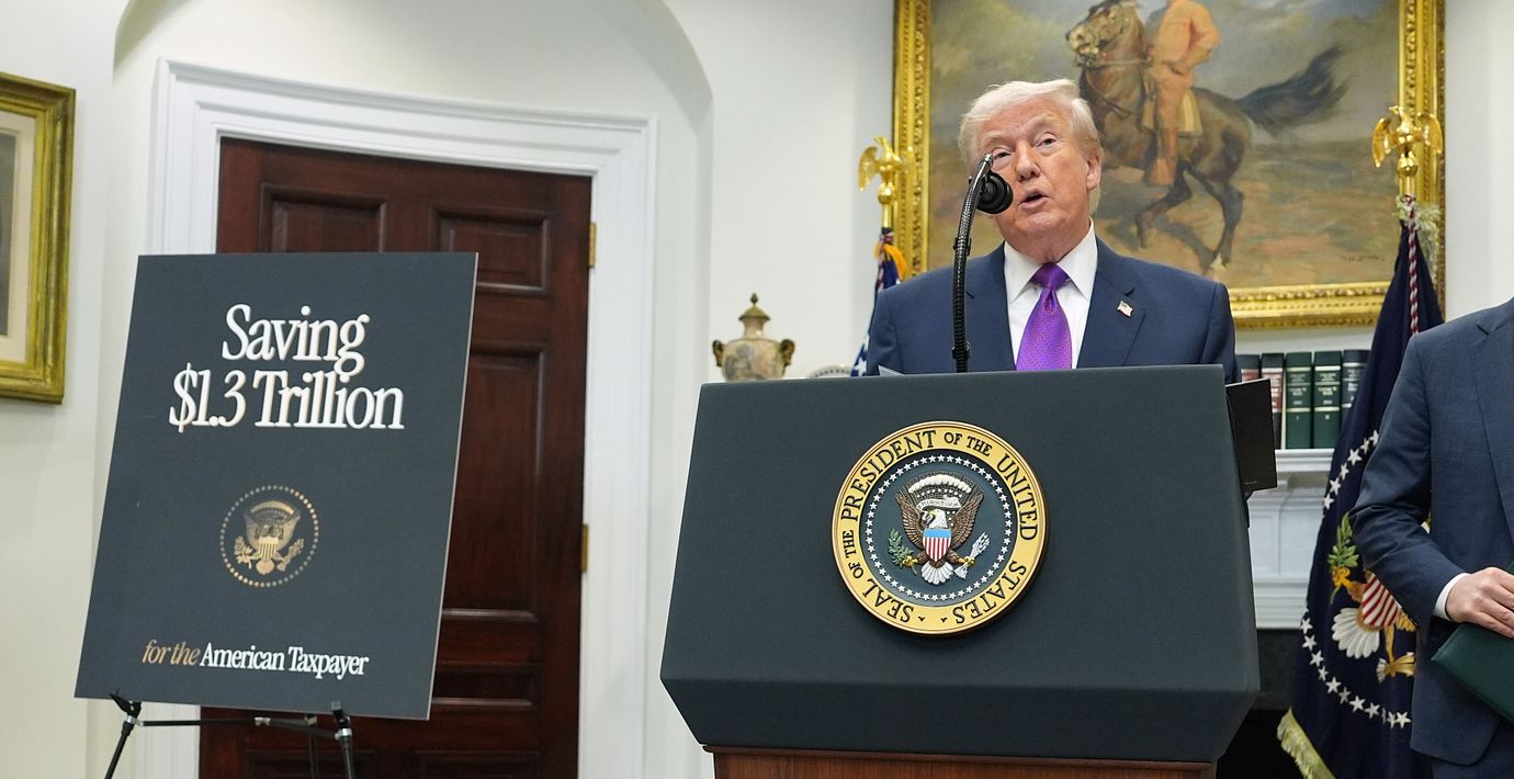 Donald Trump vid presentationen av de indragna klimatåtgärderna i Vita Huset, Washington den 12 februari 2026. 