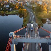 Arkivbild: Strömsundsbron längs E45 är helt avstängd efter en olycka med en tung transport.