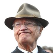 Arkivbild. Kung Carl Gustaf på plats i Kiruna under flytten av stadens kyrka i augusti.