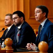 SD:s gruppledare Henrik Vinge, partiledare Jimmie Åkesson och partisekreterare Richard Jomshof,