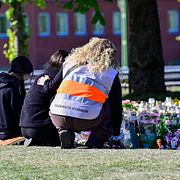 Minnesplatsen utanför skolan där dådet ägde rum.