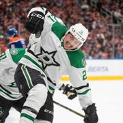 Dallas Stars Jason Robertson firar ett av sina tre mål i natt.