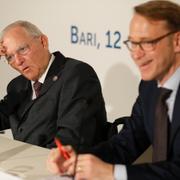 Arkivbild: Tysklands finansminister Wolfgang Schäuble tillsammans med Bundesbankchefen Jens Weidmann. 