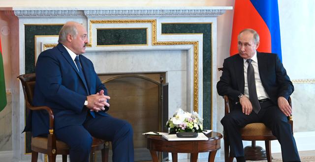 Belarus president Aleksandr Lukasjenko och Rysslands president Vladimir Putin.  Alexei Nikolsky / TT NYHETSBYRÅN