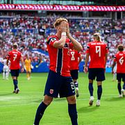 Andreas Schjelderup firar sitt mål.
