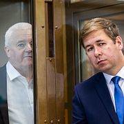 Frode Berg till vänster och hans ryska advokat Ilja Novikov.