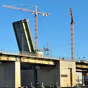 Liljeholmsbron fast i öppet läge vid det första tillfället tidigare i juni.