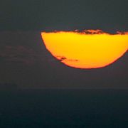 Fartyg på väg mot Hormuzsundet. Bilden är tagen den 23 mars.