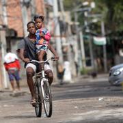 Polisaktioner i Cidade de Deus, ”Guds stad”, Rio de Janeiro, under torsdagen.