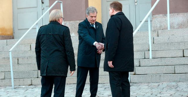 Sverige och Finlands förvarsministrar i möte med Finlands president. Arkivbild.  Mikko Stig / AP