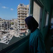 Sjuksköterska arbetar i staden Tyr i södra Libanon.