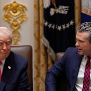 Försvarsminister Pete Hegseth och president Donald Trump.