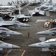 Stridsflygplan ombord USS Abraham Lincoln.