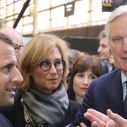 Franske presidenten Emmanuel Macron till vänster och brexitförhandlaren Michel Barnier till höger.