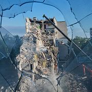 Ett flerfamiljshus som träffades i attackerna mot Kyiv.