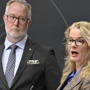 Utbildningsminister Johan Pehrson (L) och skolminister Lotta Edholm (L) vid en pressträff i januari.